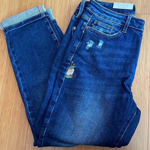 Judy Blue embroidered boyfriend jeans - Picture 3 of 10
